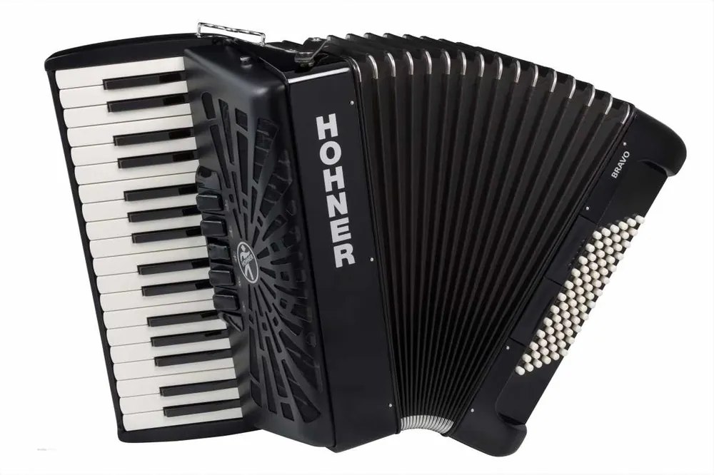 Expresní Doručení HOHNER Bravo III 72 Black Silent Key