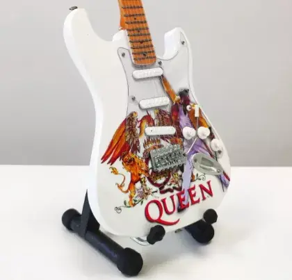 Miniatura kytary Music Legends PPT-MK015 Queen Strat White Must-Have