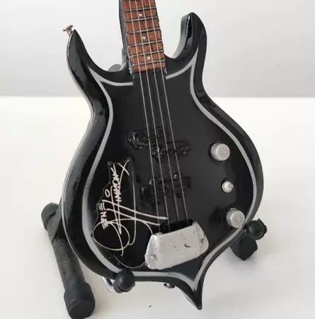 Miniatura kytary Music Legends PPT-MK076 Gene Simmons Kiss Cort Punisher 2 Signed Omezená Nabídka
