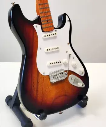 Nízká Cena Miniatura kytary Music Legends PPT-MK092 Eric Clapton Journeyman Relic Signature Stratocaster
