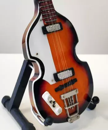 Miniatura kytary Music Legends PPT-MK027 Paul McCartney The Beatles Höfner Bass Přímo Od Výrobce