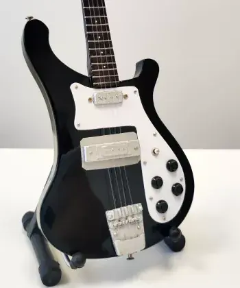 Miniatura kytary Music Legends PPT-MK082 Geddy Lee Rush Fender USA Geddy Lee Jazz Bass Hit Sezóny