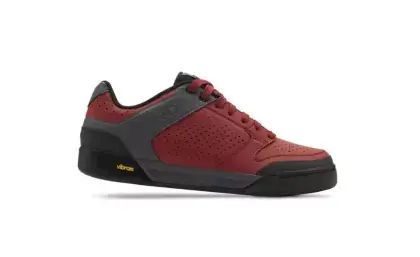 Pouze Dnes Tretry pánské Giro Riddance Red/Dark Shadow 43